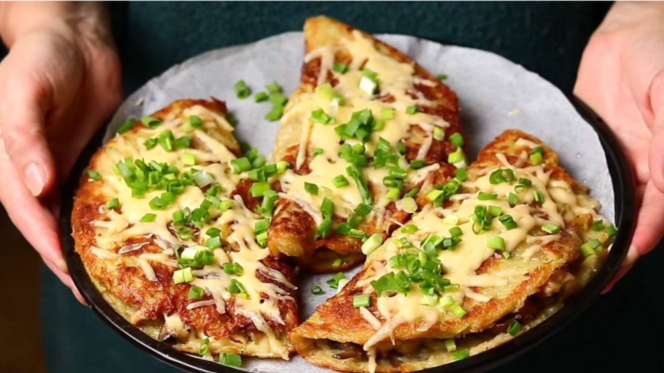 Рецепт справжніх панських дерунів з картоплі, філе та печериць