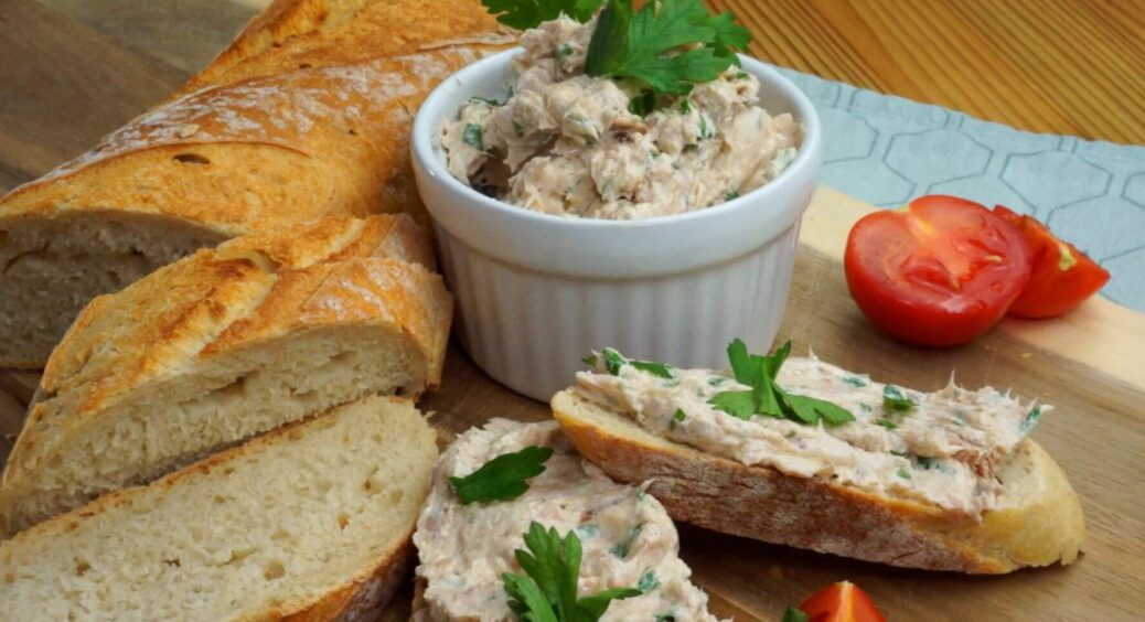 5 продуктів і 2 хвилини часу – цю намазку готую замість каш та омлетів: їмо щодня і не набридає 