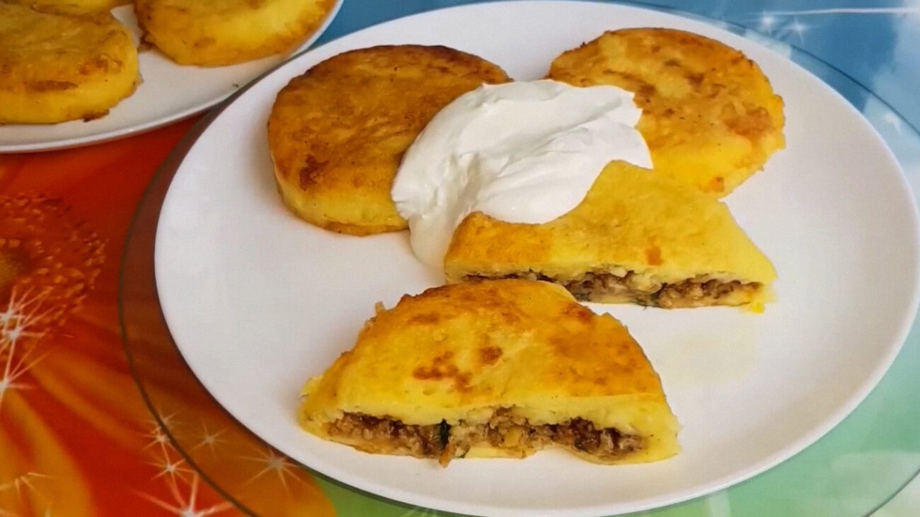 Кулінари показали рецепт смачних і ніжних картопляних зраз з 2 начинками