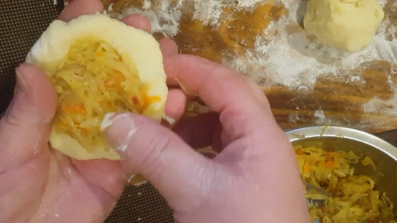 Начинку для зраз також можна робити сирну, грибну чи комбіновану