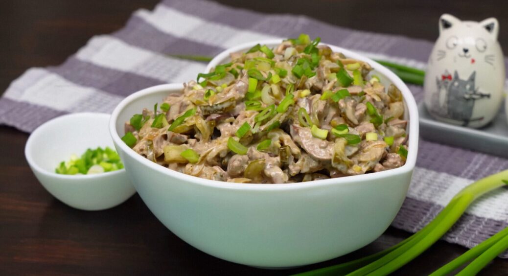 Новорічний стіл без зайвих витрат: 3 салати до 150 грн – гості нахвалюють і просять добавку 