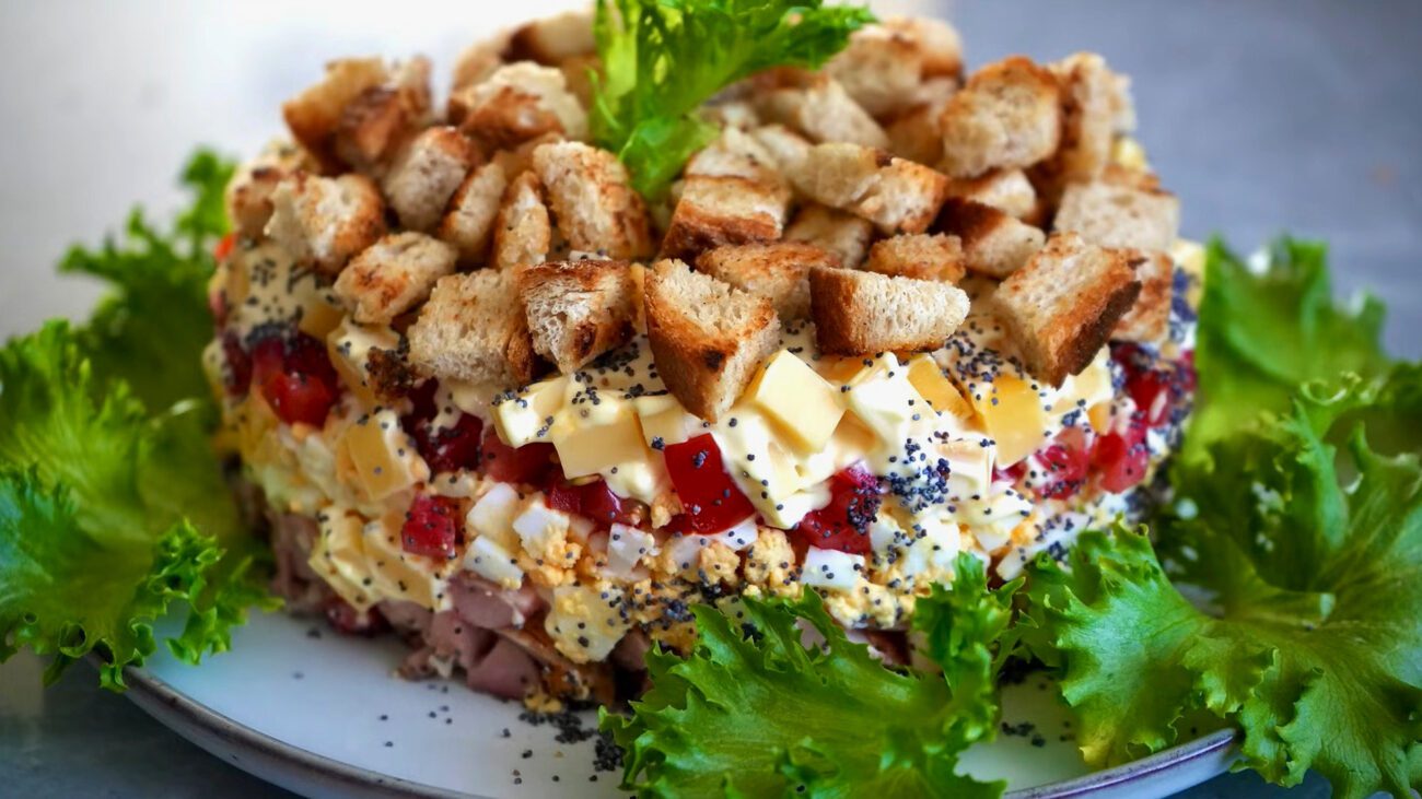 Господині поділилися рецептом святкового салату з недорогих інгредієнтів