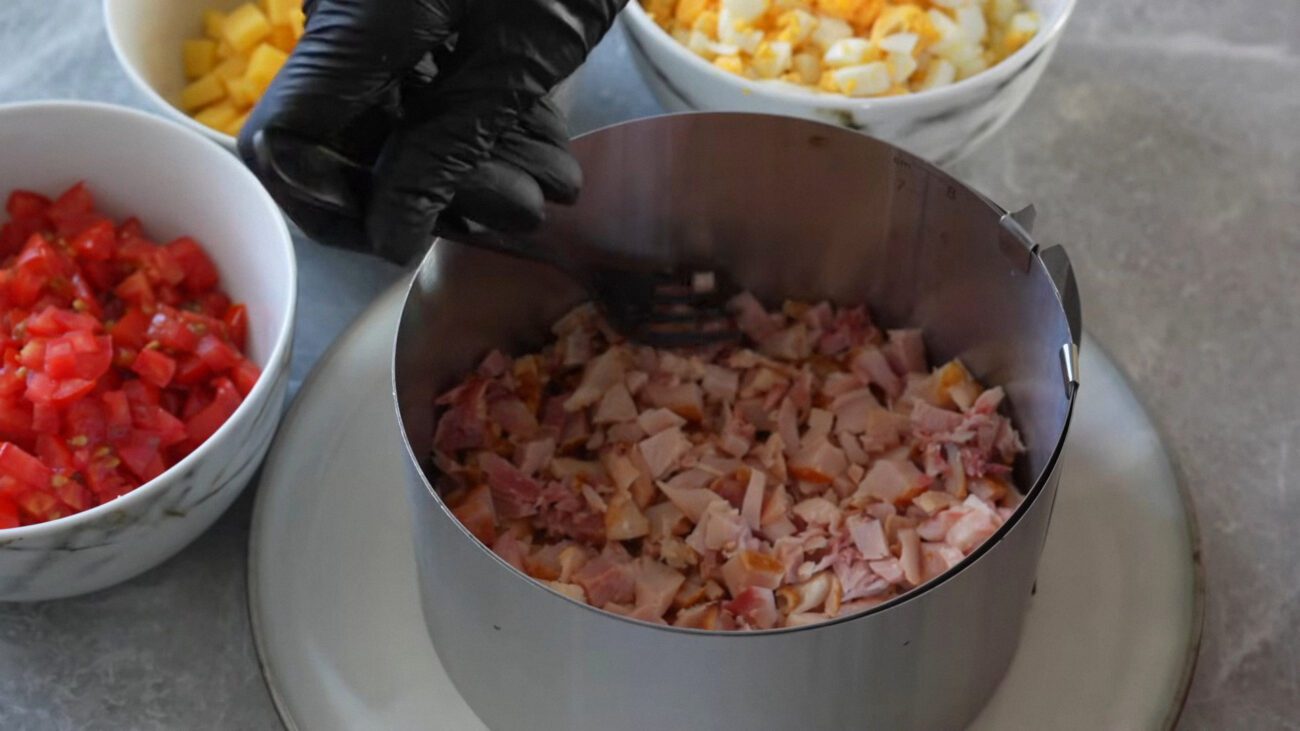 Якщо готуєте в будні для себе, то всі інгредієнти можна просто змішати, це теж буде смачно