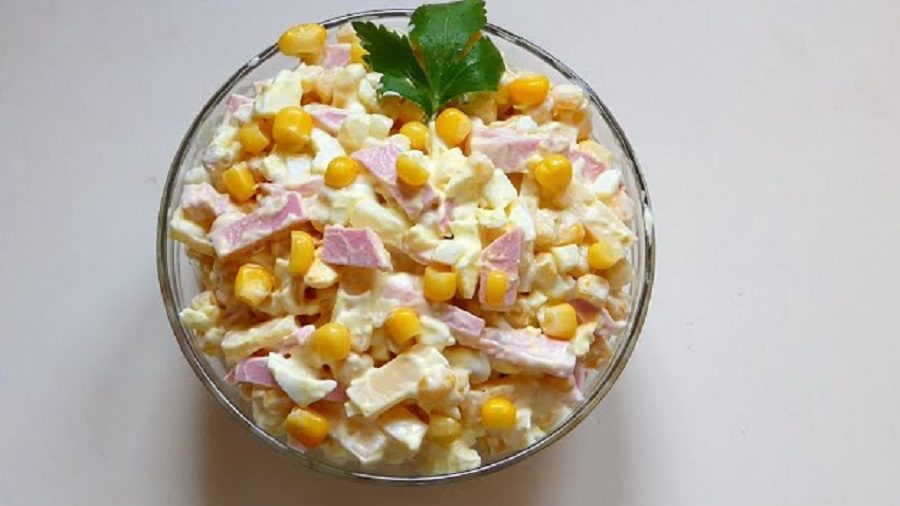 Кулінари розповіли, які салати приготувати на Різдво замість Олів'є та Мімози