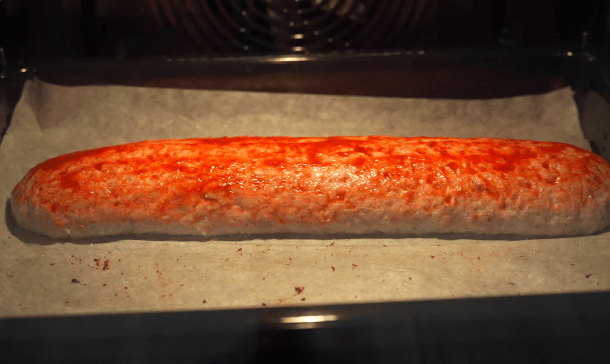 Рецепт ніжного рулету з курячого фаршу та 100 г плавленого сиру на Новий рік