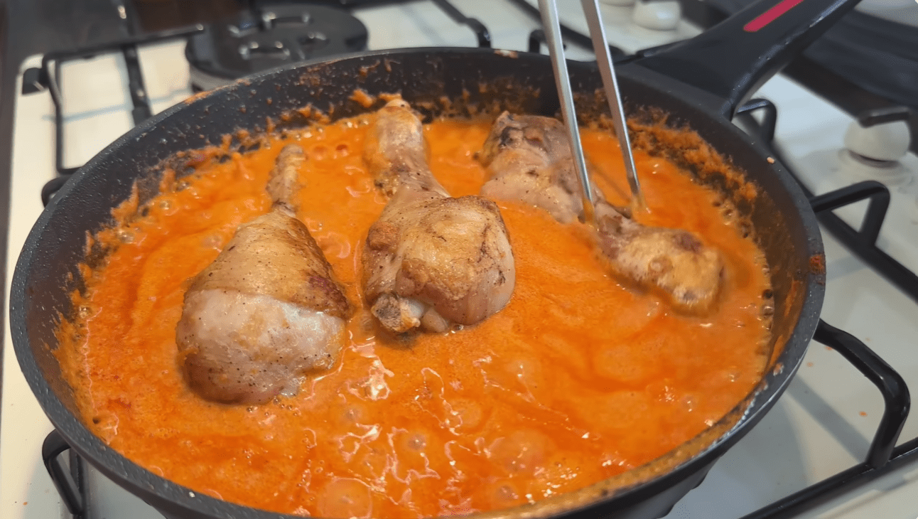 Кулінари поділилися рецептом курки по-угорськи з особливим соусом