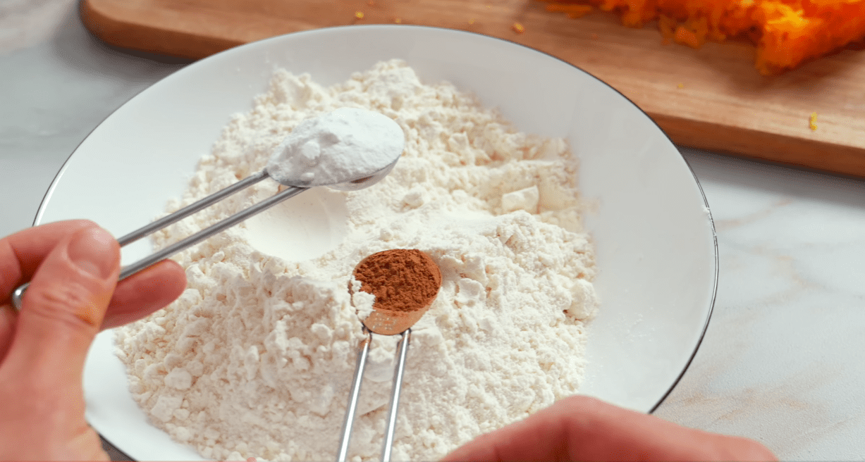 Рецепт дуже смачного та простого домашнього пирога з гарбуза