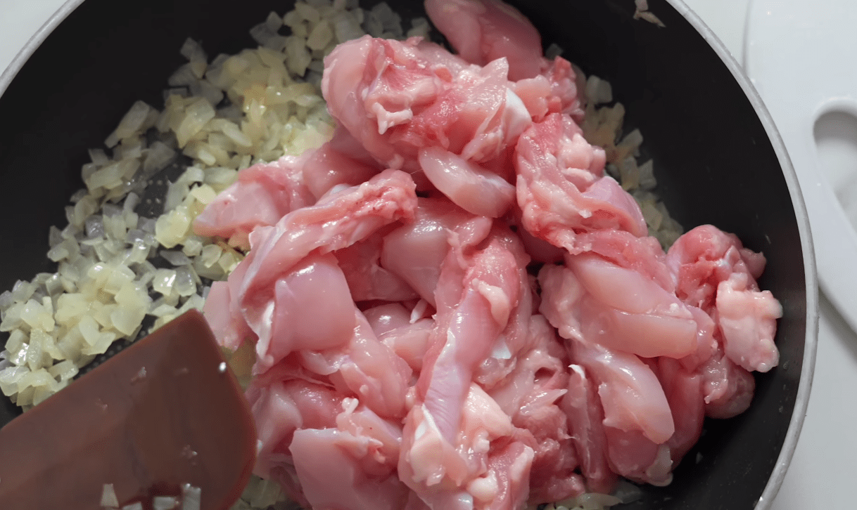 Рецепт смачної та недорогої вечері для великої родини з гречки та курки