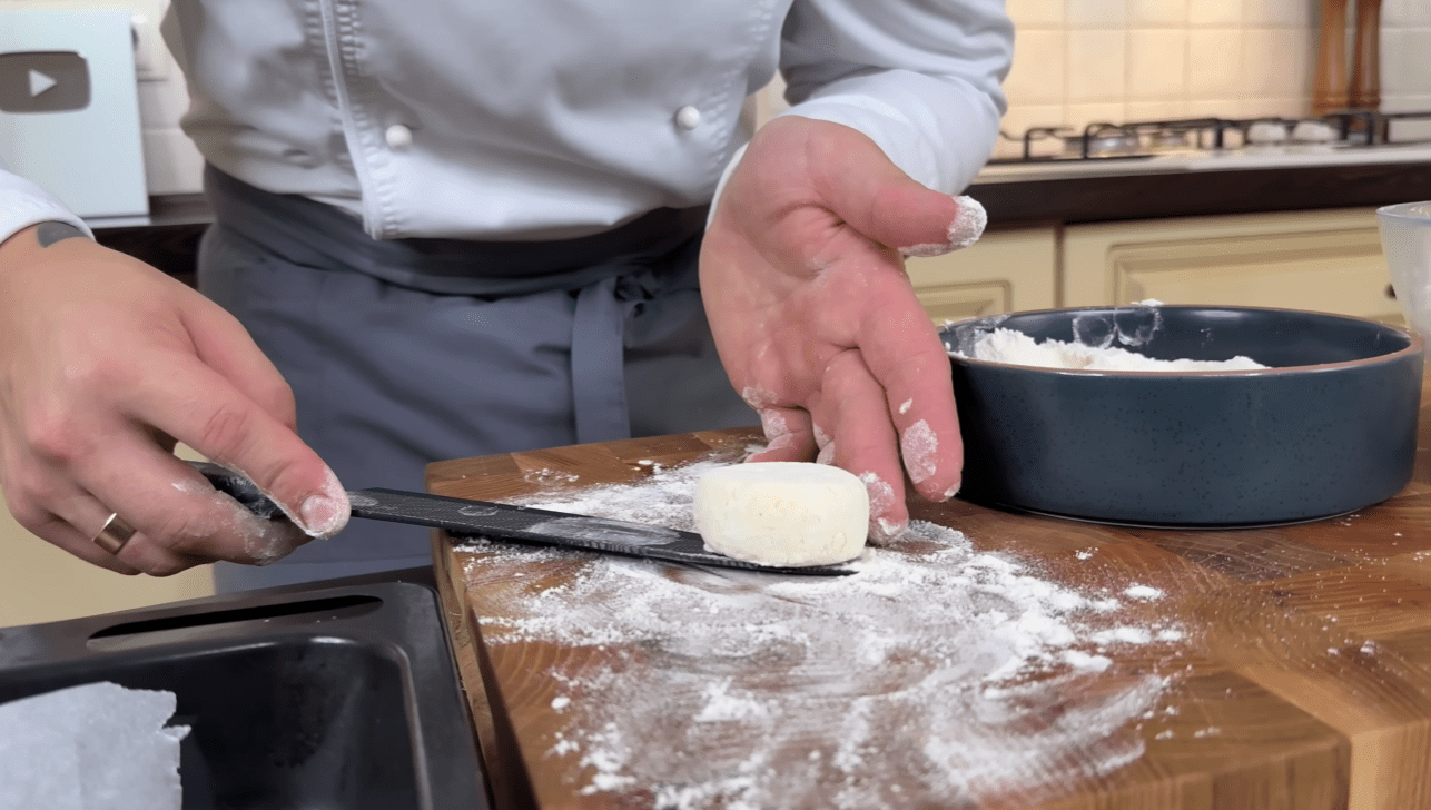 Кулінар розкрив секрет ідеальних сирників: виходять із першого разу