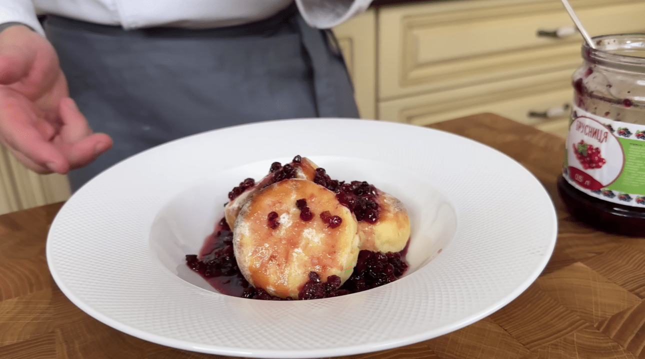 Кулінар розкрив секрет ідеальних сирників: виходять із першого разу