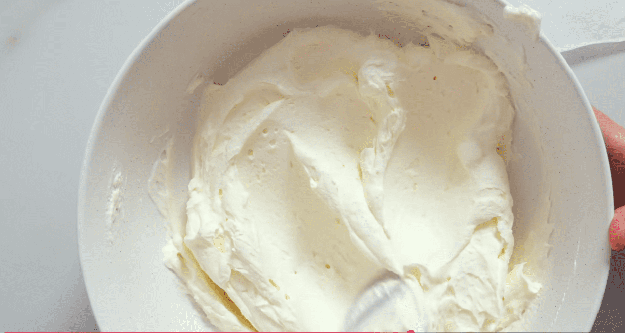 Господині поділилися домашнім рецептом торта-тістечка Kinder Milk Slice