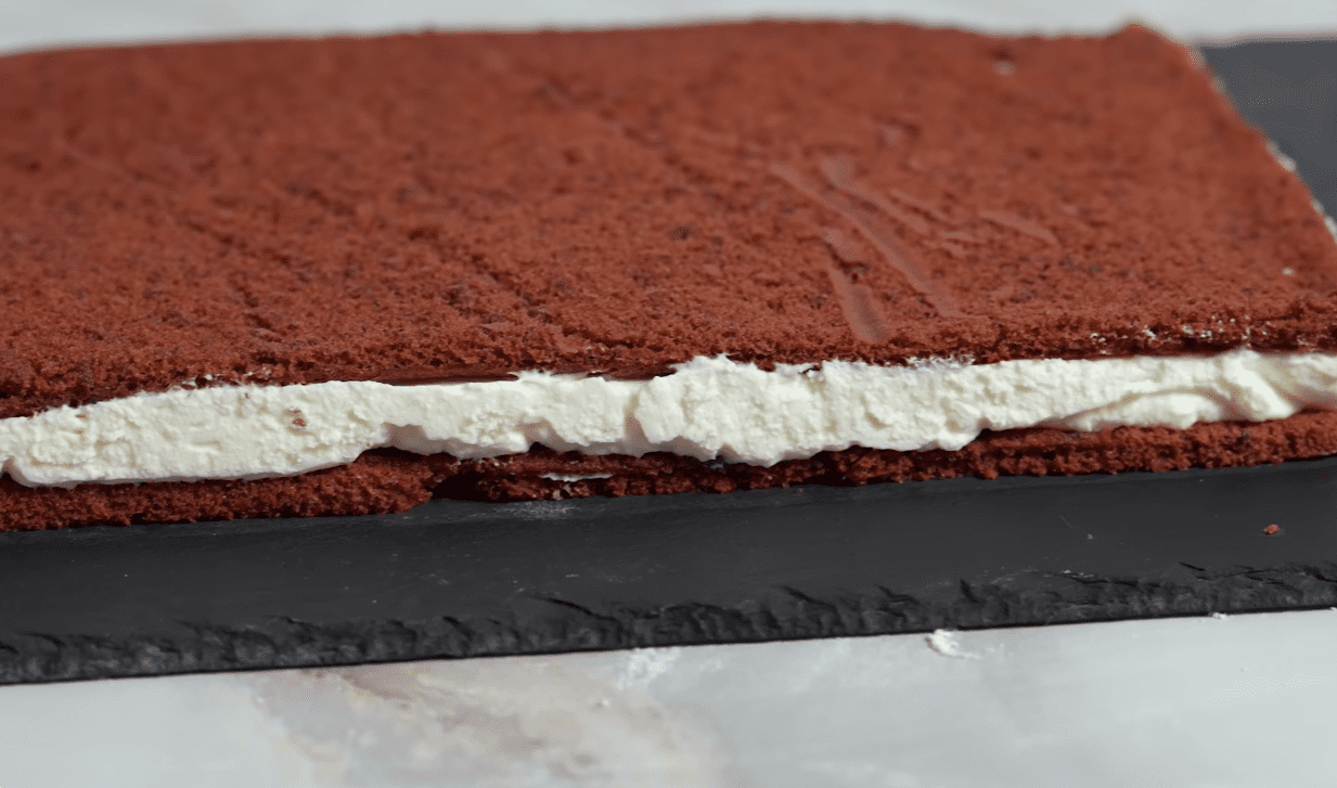 Господині поділилися домашнім рецептом торта-тістечка Kinder Milk Slice