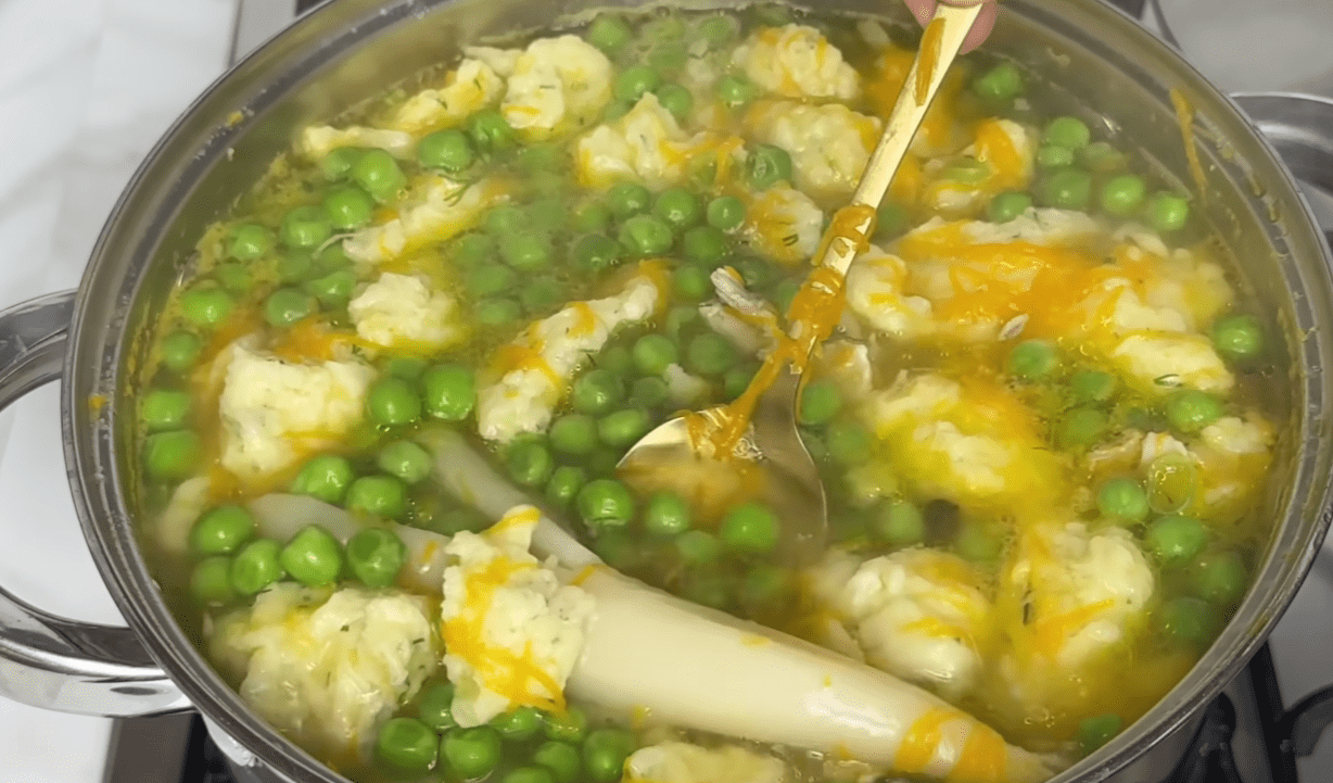 Кулінарка дала рецепт овочевого супу, який став популярним у 2025 році