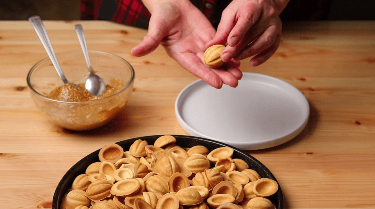 Рецепт солодких горішків з карамеллю: смак дитинства повертається