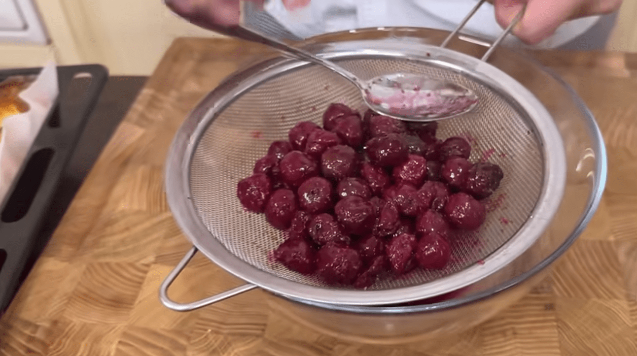 Рецепт солодкого десерту за 10 хвилин з доступних продуктів