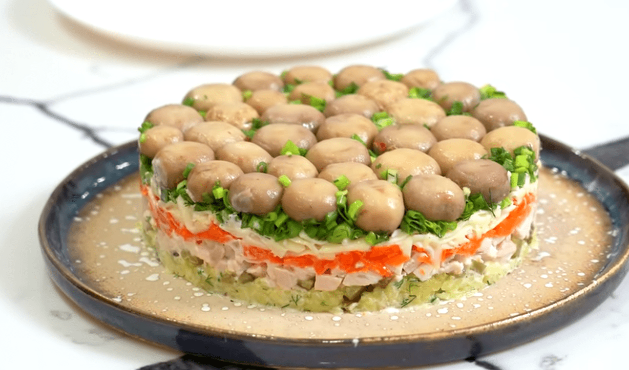 Рецепт нового салату на Різдво та Новий рік із знайомих продуктів