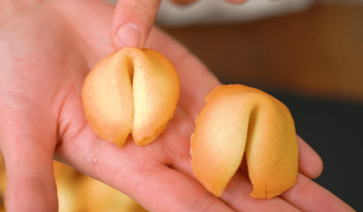 Рецепт печива з пророцтвом та побажаннями на Різдво та Новий Рік 2026