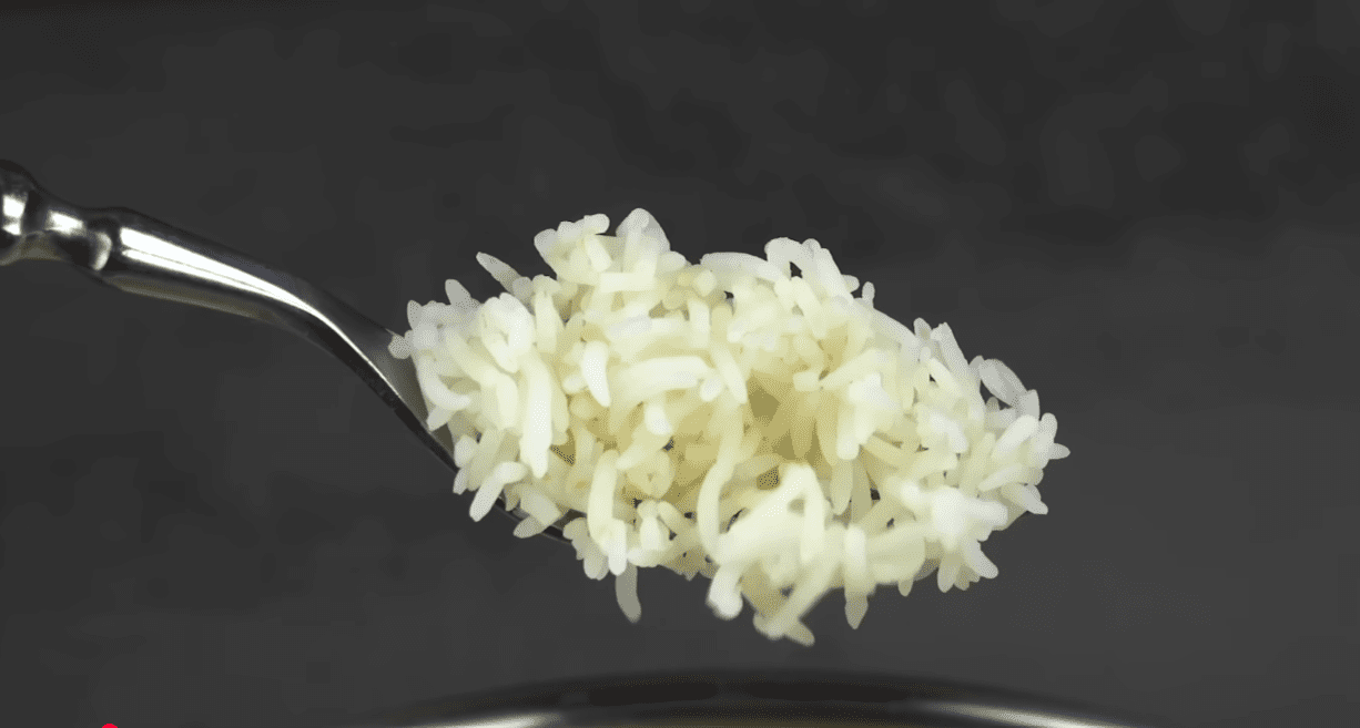 Кулінари назвали 3 основні помилки, які роблять рис несмачним: як це виправити