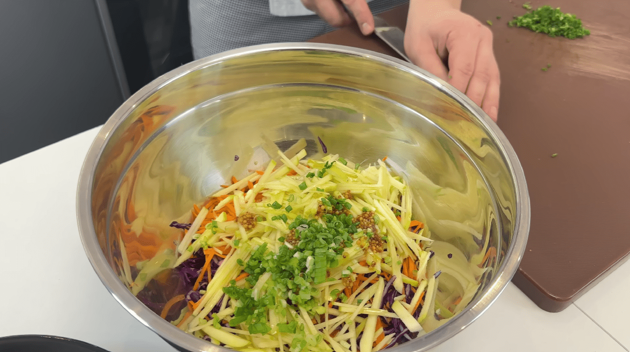 Рецепт нового салату з капусти, який підкорив усіх сучасних кухарів