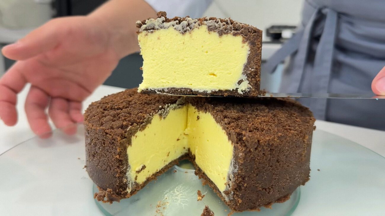 Кондитери показали, як зробити великий торт без випічки всього з 50 борошна