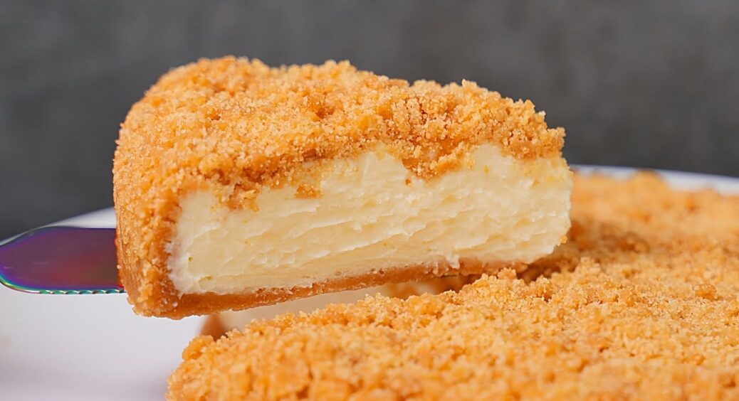 За 10 хвилин без желатину і духовки: торт із печива та крему — дуже ніжний, смачний і тримає форму 
