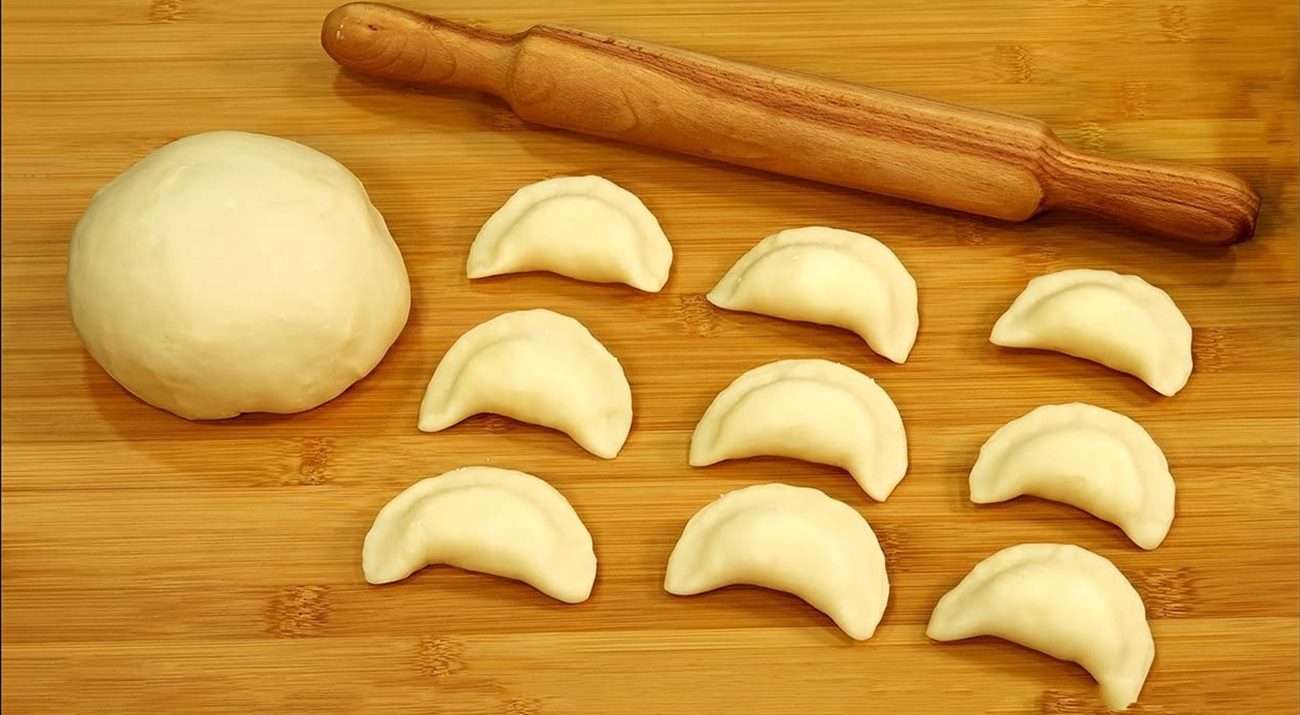 Рецепт найкращого універсального тіста для вареників, пельменів і чебуреків