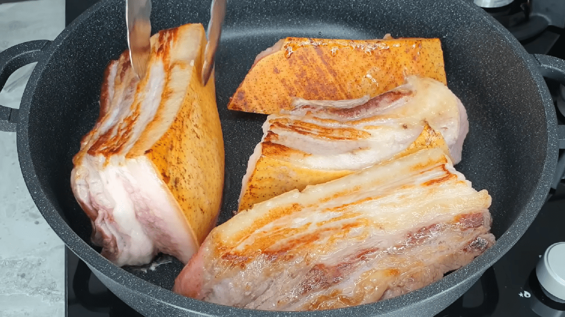 сти гарячою, й холодноюУкр нет: Кулінари розповіли, як смачно приготувати свинячу підчеревину