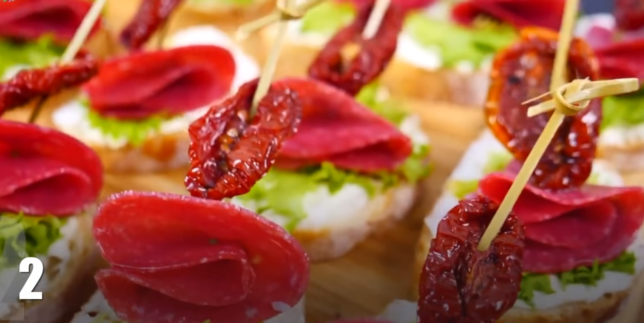 Кулінари назвали 6 видів канапок на новорічний стіл