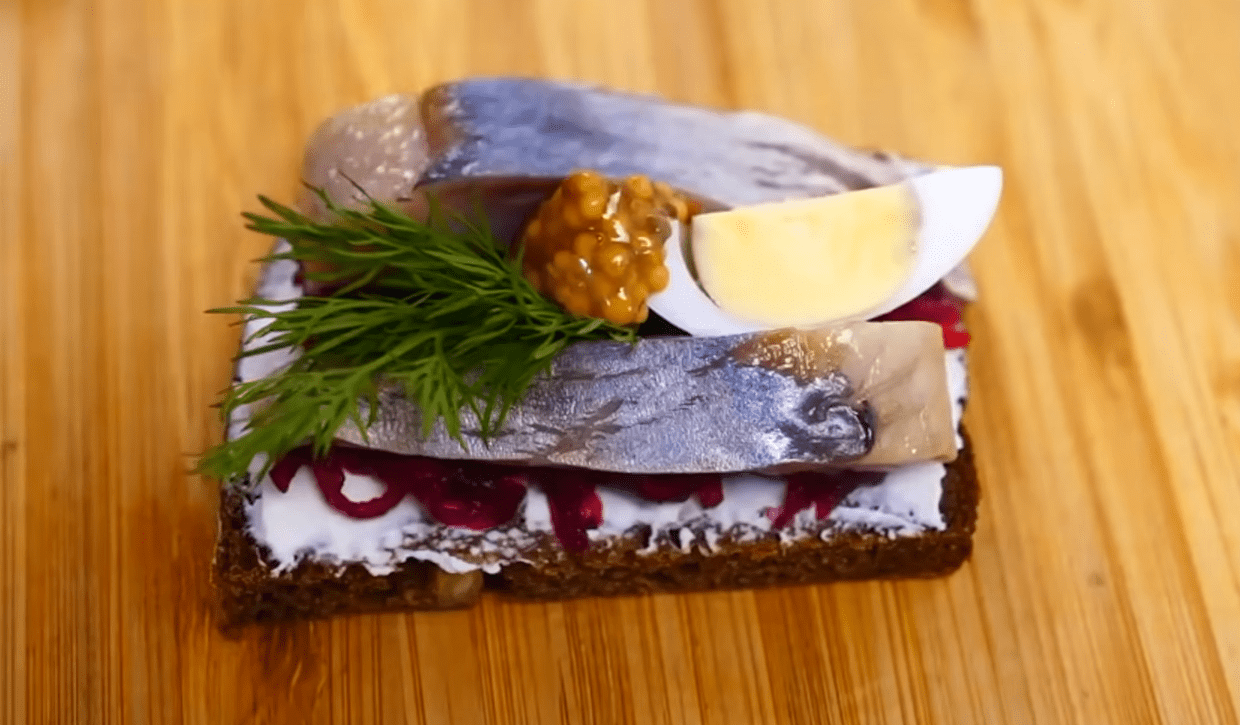 Кулінари назвали 6 видів канапок на новорічний стіл