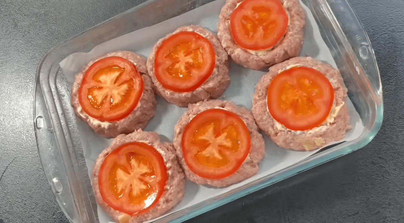 Рецепт соковитих м'ясних гнізд під сирною шапочкою