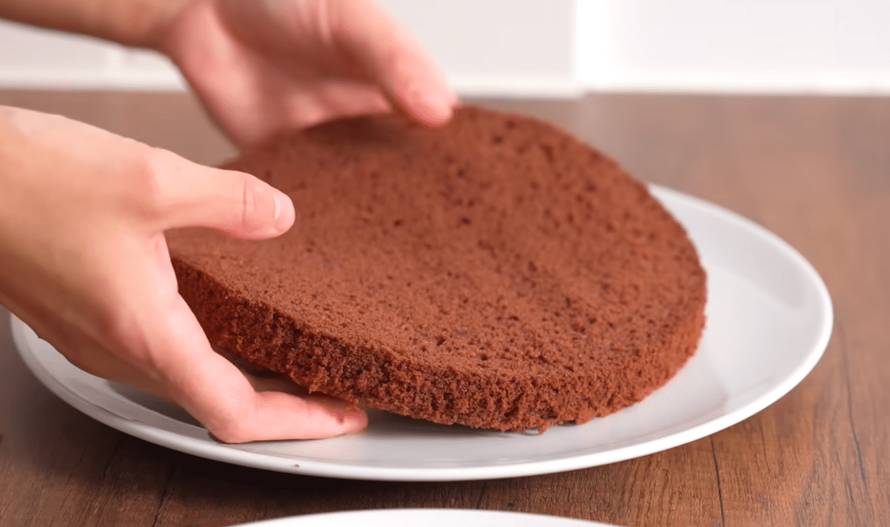 Рецепт святкового шоколадного торта з дуже смачним кремом