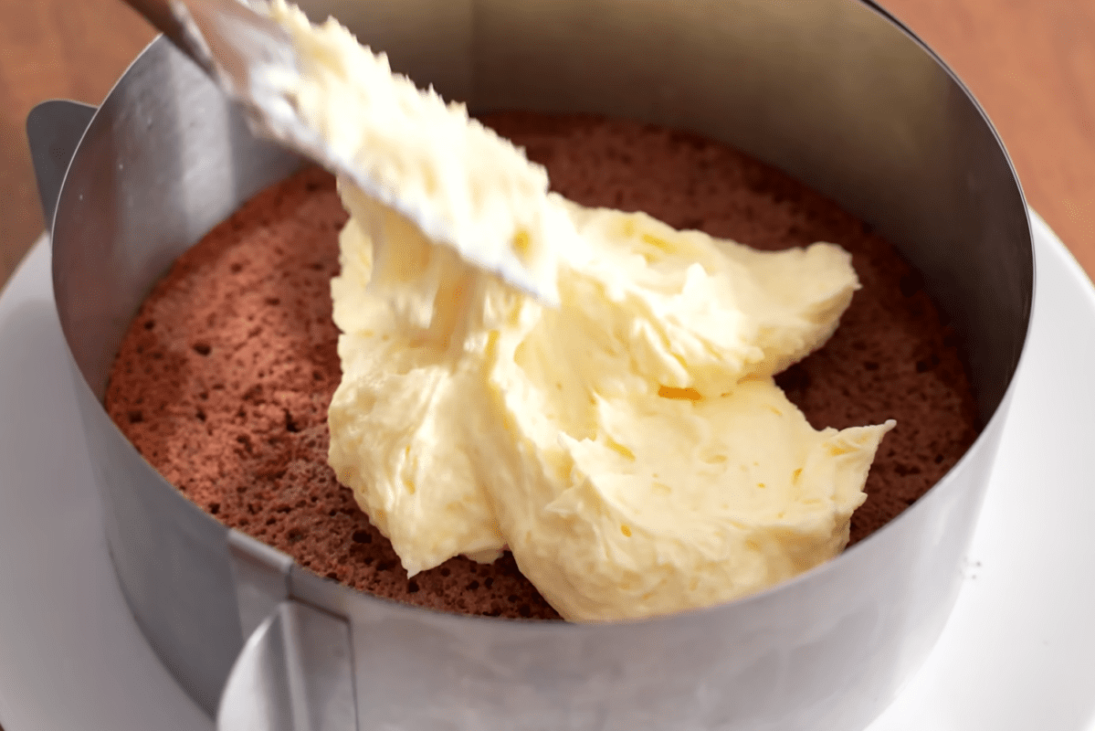 Рецепт святкового шоколадного торта з дуже смачним кремом