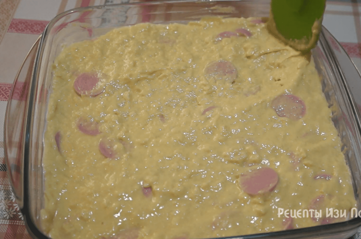 Рецепт смачного і швидкого пирога з сосисками до чаю