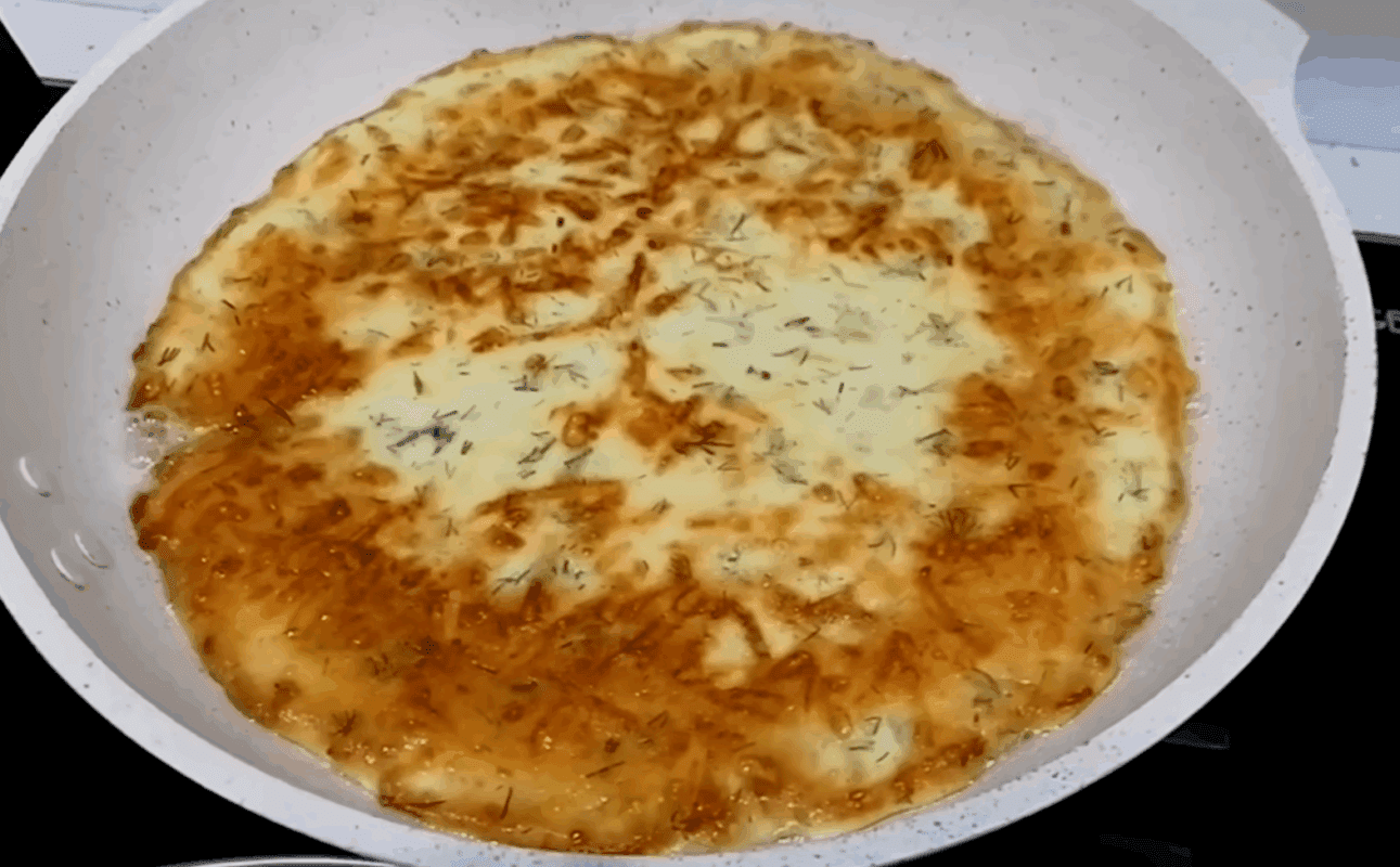 Рецепт смачного і ніжного сирного коржика за 10 хвилин