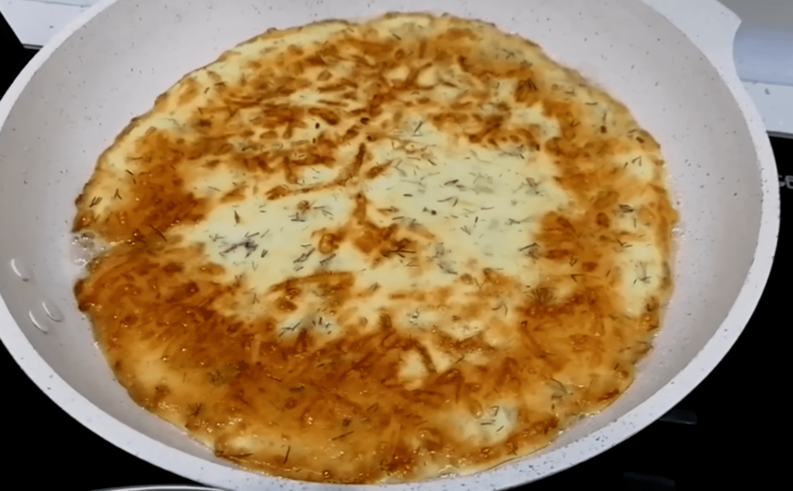 Рецепт смачного і ніжного сирного коржика за 10 хвилин