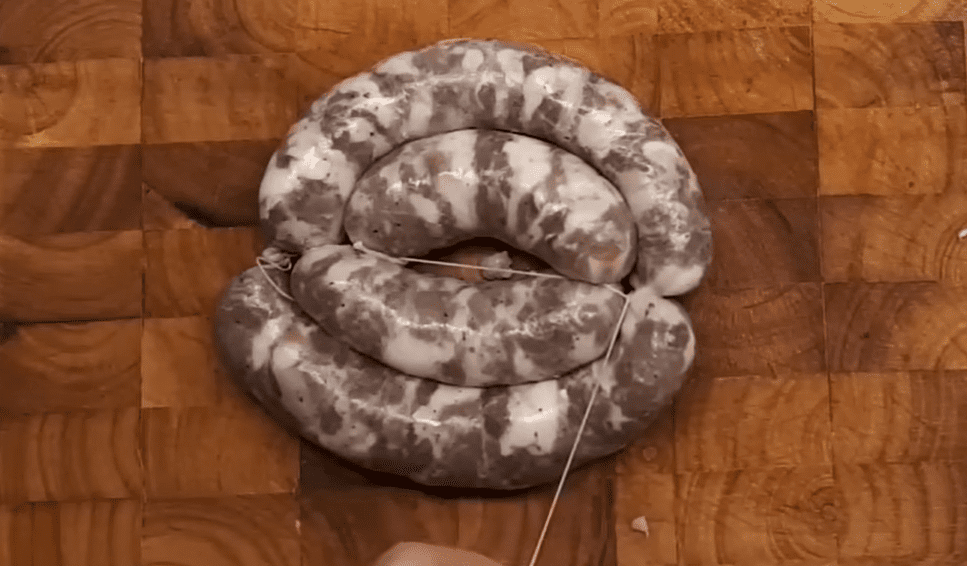 Кулінари назвали ідеальні пропорції сала та м'яса для домашньої ковбаси