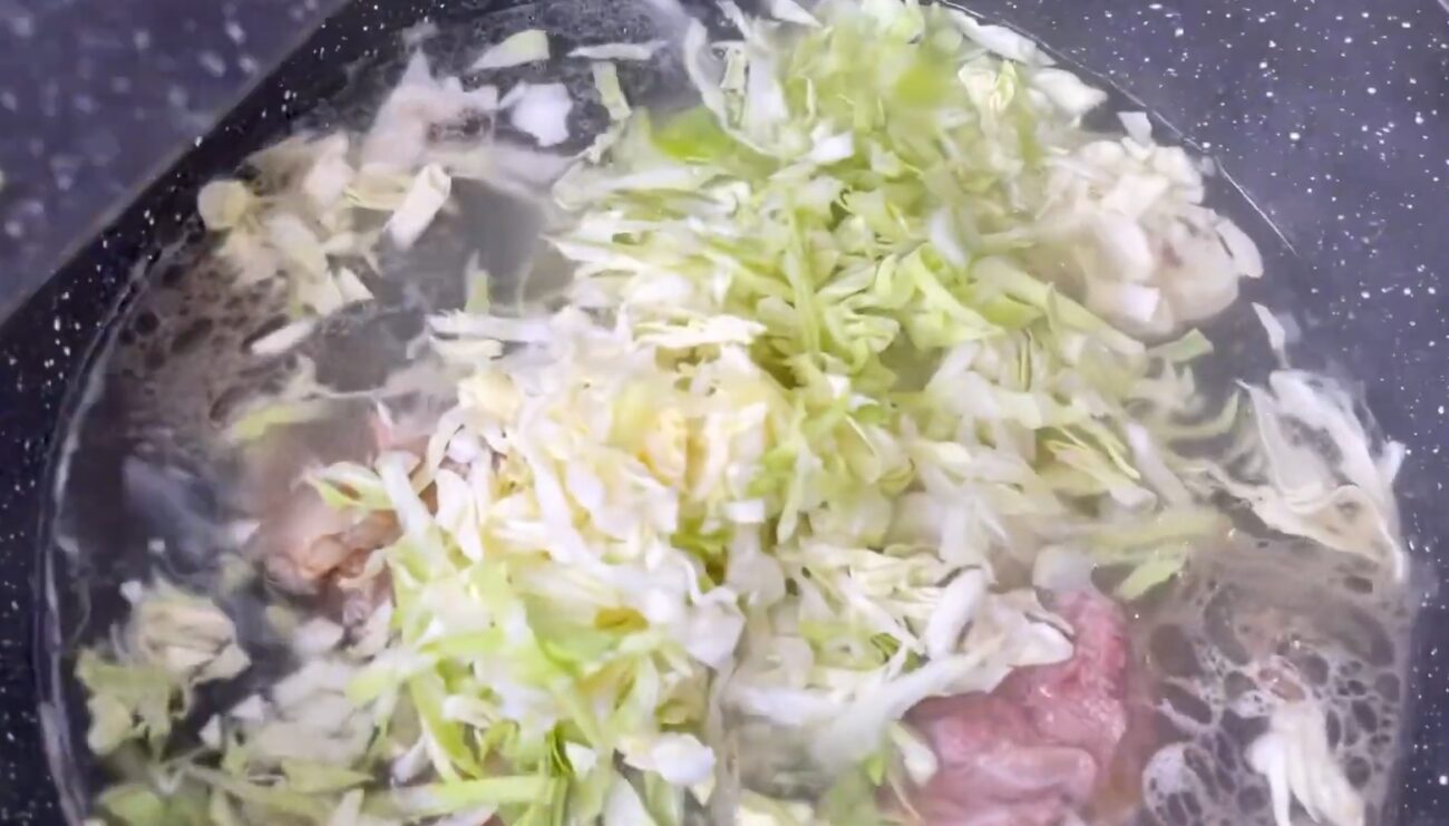 Кулінари розповіли, як зробити червоний борщ ще смачнішим