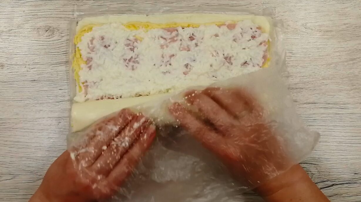 Рецепт ефектної і смачної закуски з плавлених сирків