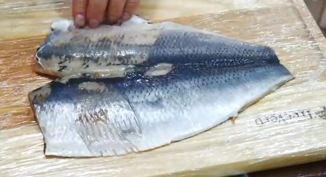 Не лише в салати чи в нарізку: як смачно подати оселедець на святковий стіл 