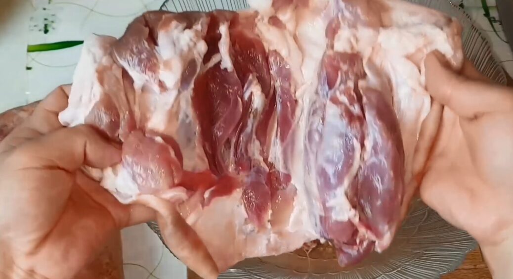 Замість дорогої ковбаси беру свинячу рульку: перевірений спосіб запікання для ідеальної нарізки 