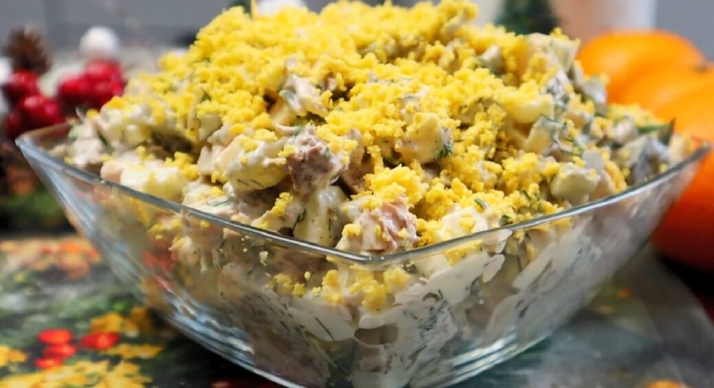 Салат “Талісман на щастя” у 2026 році: ніякої метушні з шарами — змішав та виклав на тарілку 