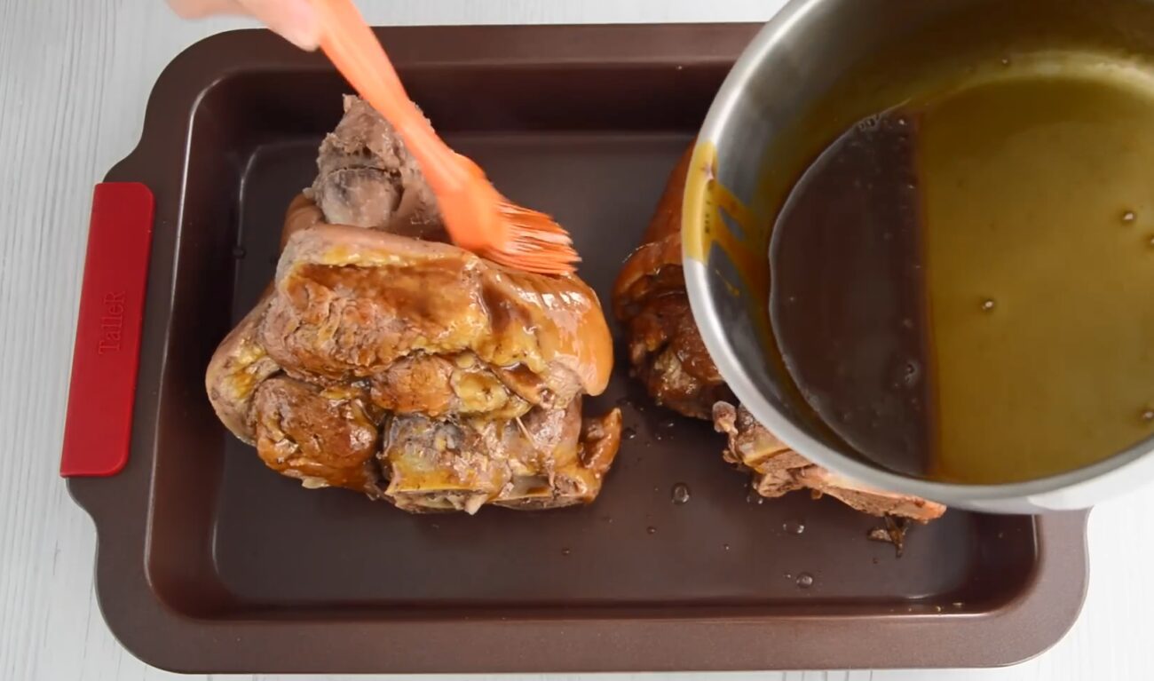 Кулінари поділилися рецептом смачної свинячої рульки