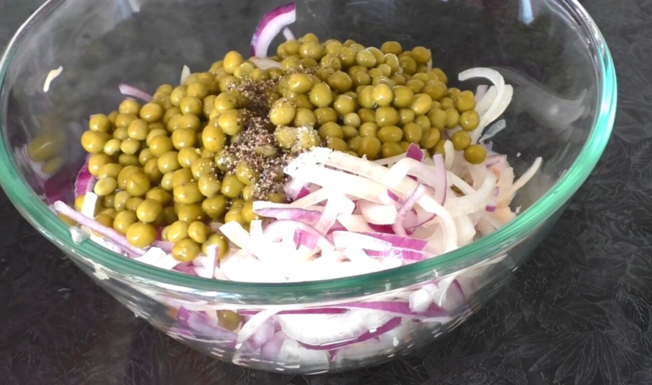 Рецепт смачного салату з квашеною капустою Похмільний