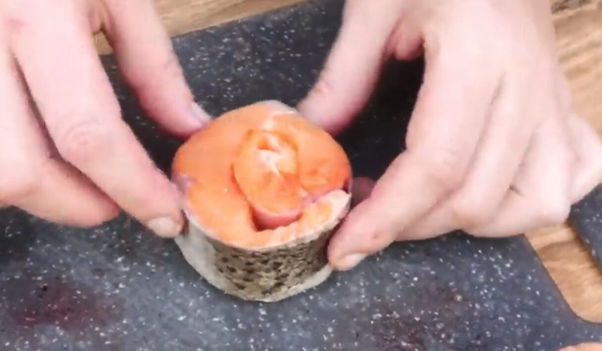 Рецепт дуже смачної та соковитої риби, запеченої з апельсинами