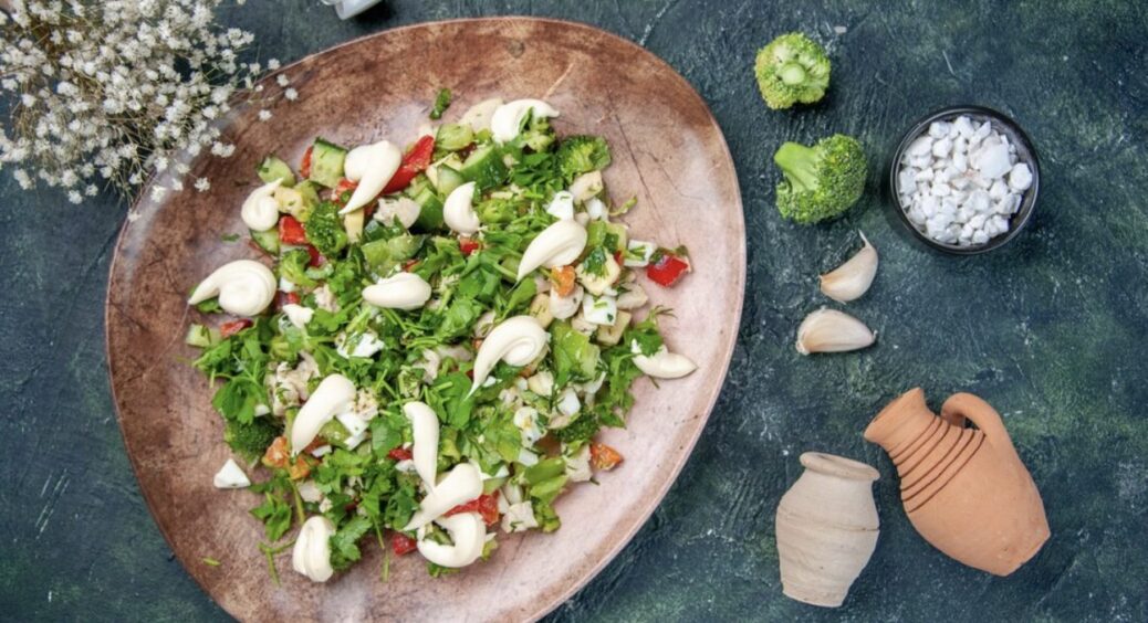 Цей салат з моцарелою і руколою підкорив всю мою родину: швидко, легко і смачно 