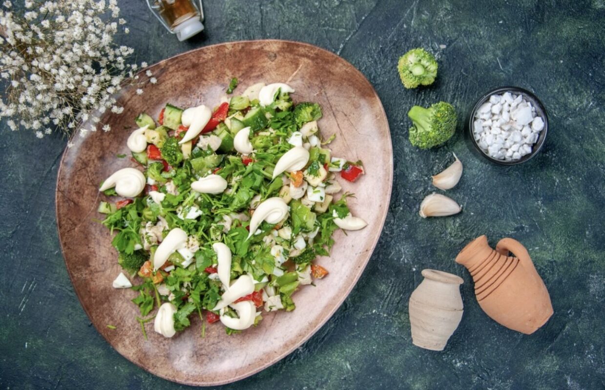 господині назвали рецепт салату з моцарелою і руколою
