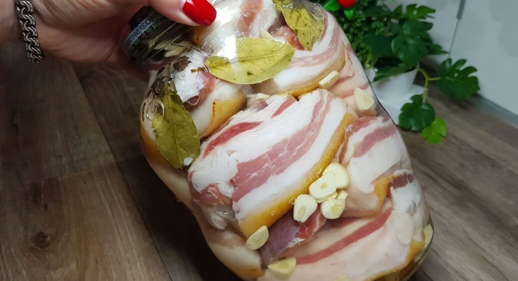 Сало в розсолі “П’ятиденка”: м’яке, як масло, і зберігається у банці без холодильника 