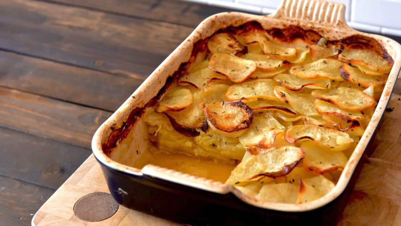 Кулінари показали, як приготувати класичну картоплю Буланжер