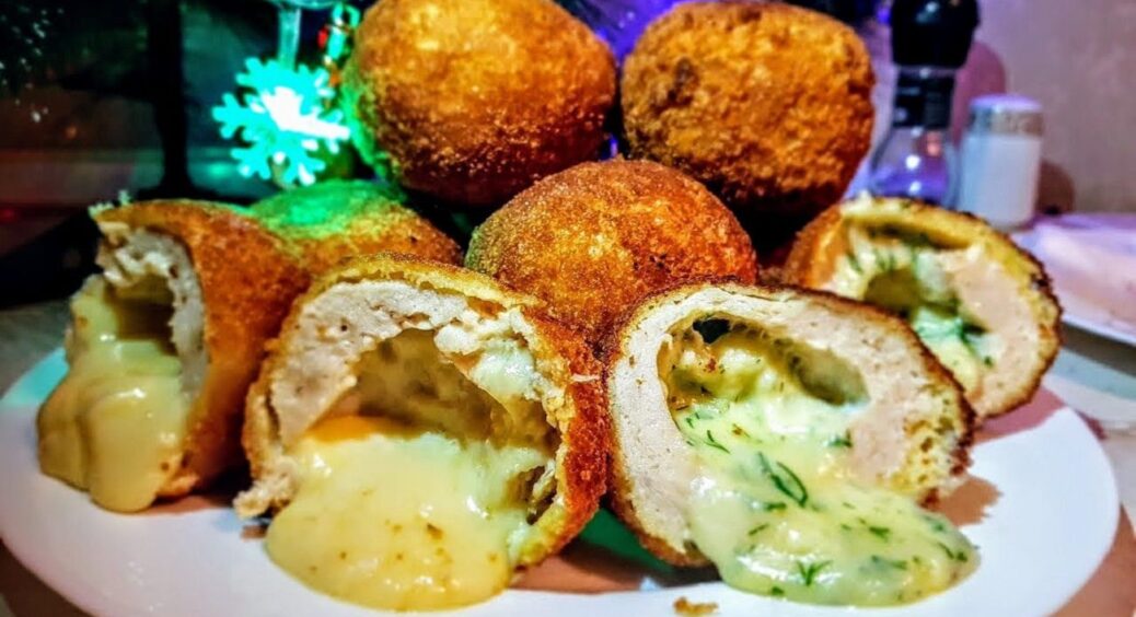 Замість класичних котлет — “М’ясні кульки” з секретом: 1 добавка, і всі пищать від смакоти 