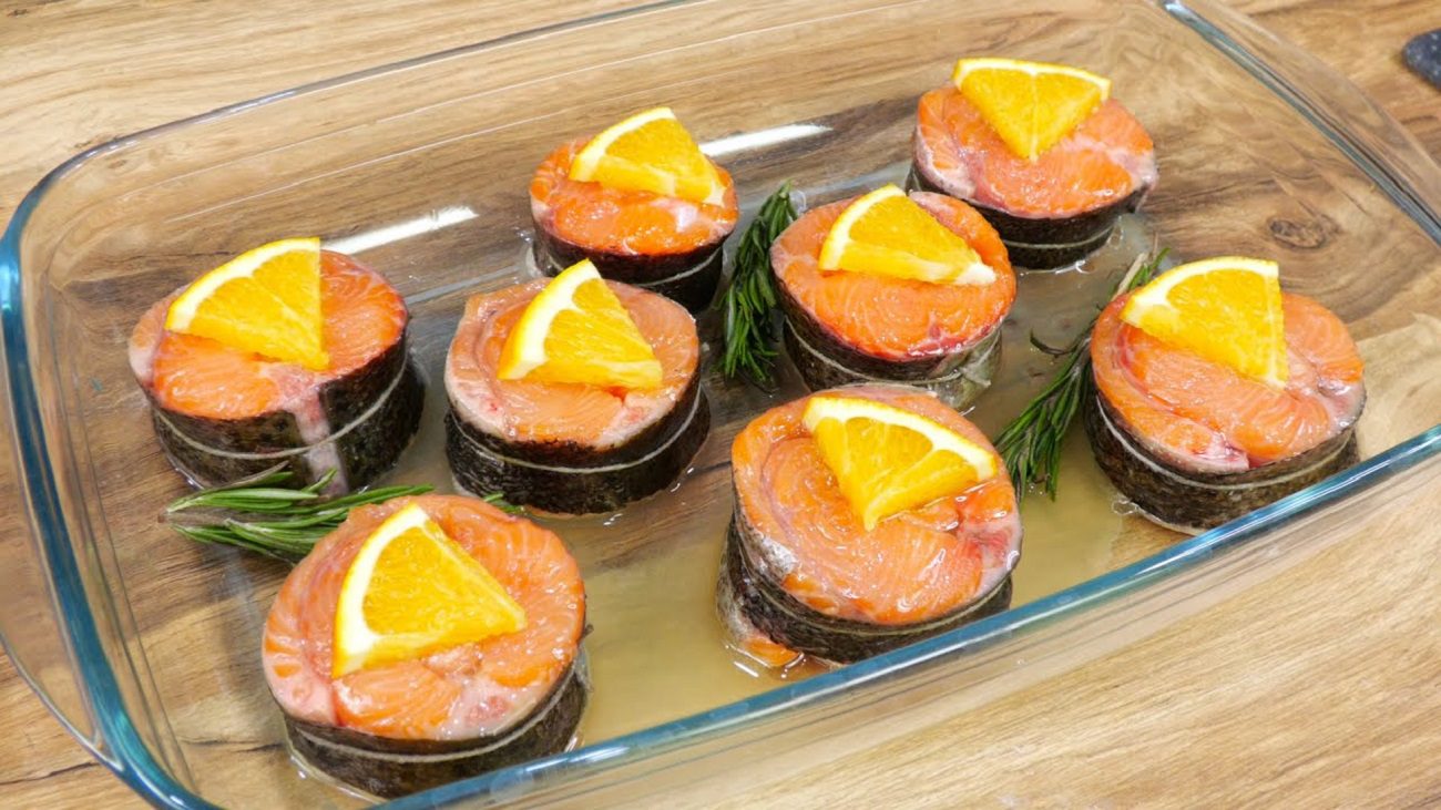 Рецепт дуже смачної та соковитої риби, запеченої з апельсинами